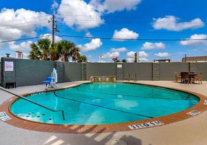 2-Star Hotel ∙ Comfort Suites Near Texas A&M Corpus Christi