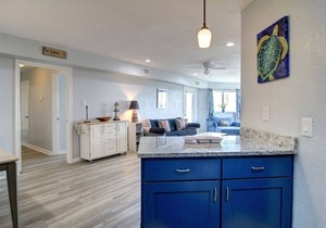 A Little Bit of Heaven: Boardwalk to Beach, Garage, Community Pool & Hot Tub. 7 Guests