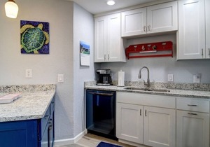 A Little Bit of Heaven: Boardwalk to Beach, Garage, Community Pool & Hot Tub. 7 Guests
