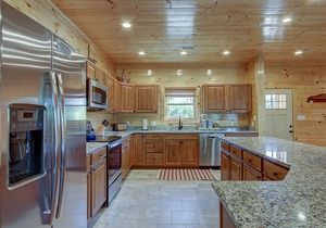 Mountain view, sleeps 14, pool table, arcade game, and hot tub! Plenty of space!