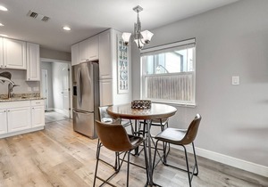New! Charming and eclectic 2 bedroom, 1 bath, 5 minutes to Rockport Beach!