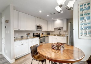 New! Charming and eclectic 2 bedroom, 1 bath, 5 minutes to Rockport Beach!