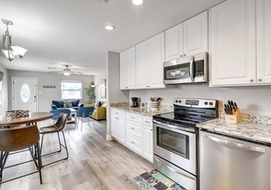 New! Charming and eclectic 2 bedroom, 1 bath, 5 minutes to Rockport Beach!