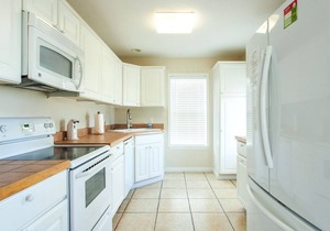 ONLY In-Town Neighborhood w/Restaurant, Bar, Pool/Hot Tub, Beach & Cart Access