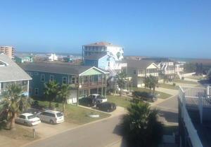 Rooftop Deck, Views, Beach Walkover, close to town- Pet Friendly