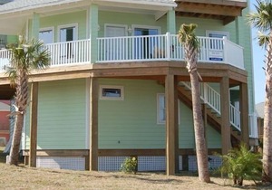 Rooftop Deck, Views, Beach Walkover, close to town- Pet Friendly