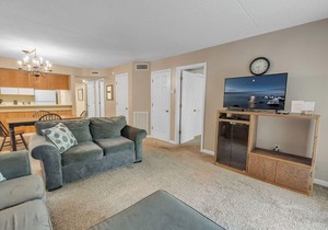 two bedroom condo sleeps 6 persons