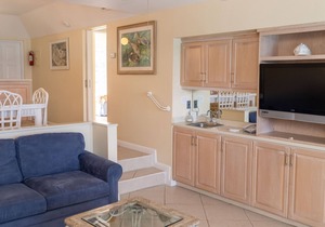 Villa With Ocean Views, Full Kitchen, Free Wifi & Parking! by RedAwning