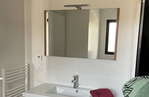 Lion-sur-Mer Apartment | à 100m de la Plage aux Centre des Commerces