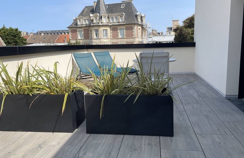 Lion-sur-Mer Apartment | à 100m de la Plage aux Centre des Commerces
