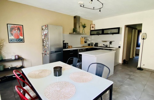 Cadereau Apartment | À 2 min du Jardin de la Fontaine ! Apparement Spacieux,lumineux et Fonctionnel
