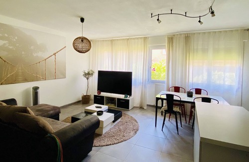 Cadereau Apartment | À 2 min du Jardin de la Fontaine ! Apparement Spacieux,lumineux et Fonctionnel