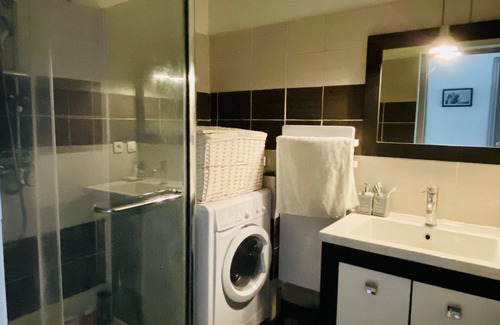 Cadereau Apartment | À 2 min du Jardin de la Fontaine ! Apparement Spacieux,lumineux et Fonctionnel