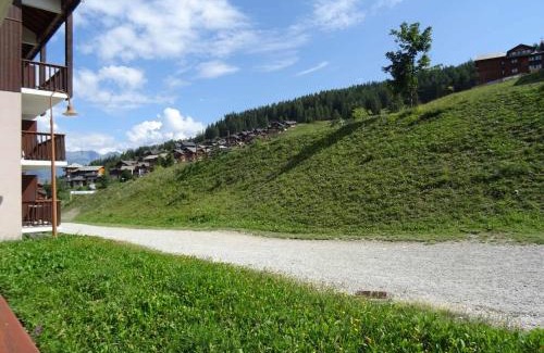 Vallandry Apartment | À 50m des remontées mécaniques: 2 pièces avec terrasse, lave-linge, TV, et casier à skis - FR-1-411-528