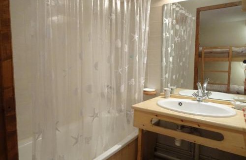 Vallandry Apartment | À 50m des remontées mécaniques: 2 pièces avec terrasse, lave-linge, TV, et casier à skis - FR-1-411-528