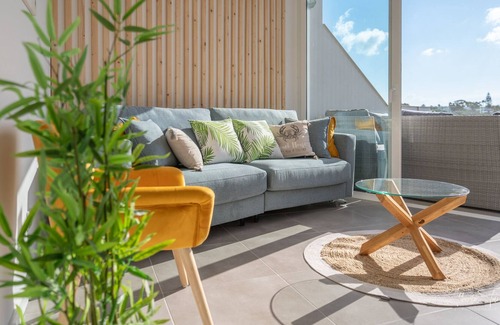 Las Galletas Apartment | Ático con vistas al mar a 150m de playa.