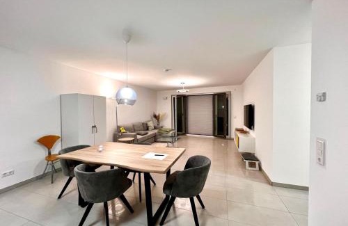 Metzingen Apartment | Özels Designer Loft Metzingen - Smart TV, Netflix, private kostenlose Tiefgarage, Self-Express Check-in,Check-out, Outlet 100m