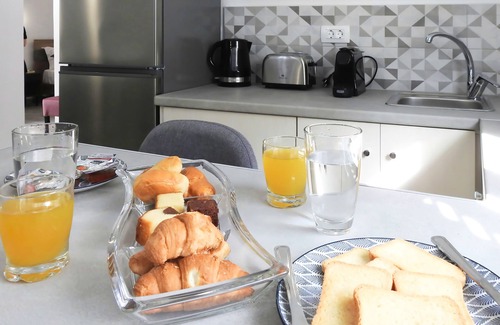 Perissa House | Άνετο σπίτι μόλις ένα λεπτό από την καλύτερη παραλία του νησιού!