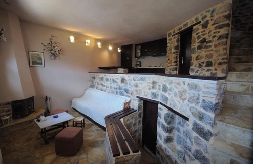 Amfikleia-Elateia Ski Chalet | ΕΥμορφο σαν παραμύθι ΑΜΥΓΔΑΛΙΑ