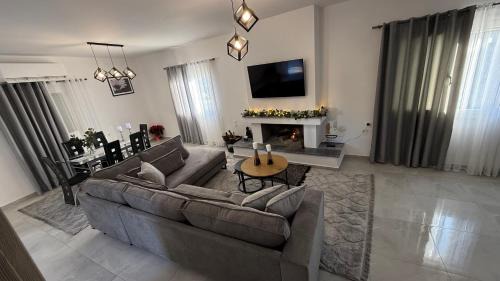 Tithorea Apartment | Το ΦΑΡΑΓΓΙ Του ΠΑΡΝΑΣΣΟΥ