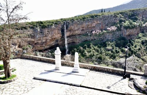 Tithorea Apartment | Το ΦΑΡΑΓΓΙ ΤΟΥ ΠΑΡΝΑΣΣΟΥ 4