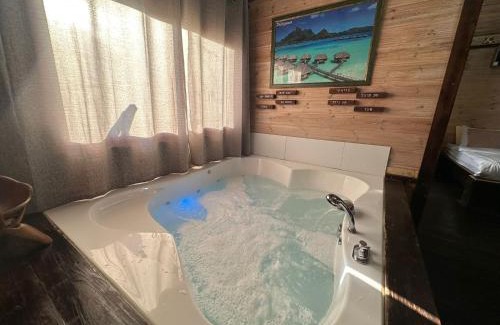 Bruchim Qela' Alon Cabin | בורקאי - בקתות פיליפיניות עם בריכה פרטית