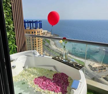 Ash Shati Apartment | داماك الكورنيش جدة الجناح الذهبي Damac tower jeddah