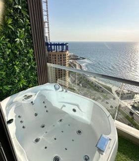 Ash Shati Apartment | داماك الكورنيش جدة الجناح الذهبي Damac tower jeddah