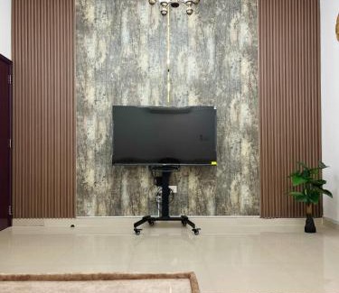 Al Ghubrah Ash Shamaliyyah Apartment | درة الغبره