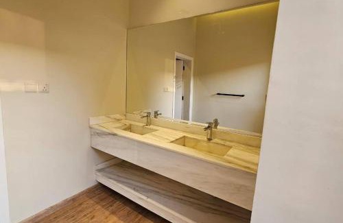 Medina Ski Chalet | شالية بيهاتش