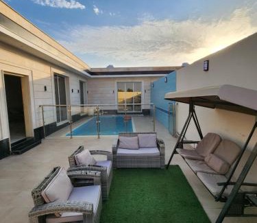 Al Kura Ski Chalet | شاليهات لازورد