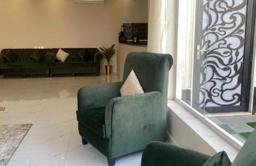 Al Kura Ski Chalet | شاليهات ماجيستي