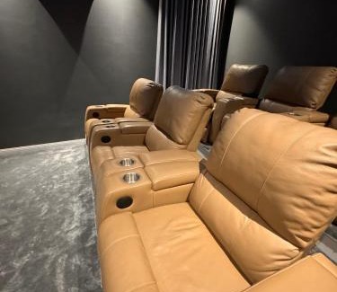 Buraydah Ski Chalet | شاليه الرتاج هوم الفندقي