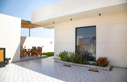 Dhahban Ski Chalet | شاليه المرفأ بمسبح اطفال والعاب مائية وغرفتين نوم فاخرة