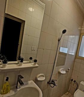 Al Khobar Apartment | شقة بريق - غرفة نوم مريحة وصالة انيقة Breeq Apartment