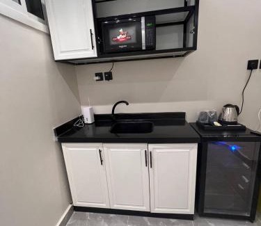 Al Izdihar Apartment | شقة بصالة و استديو بتاثيث مودرن