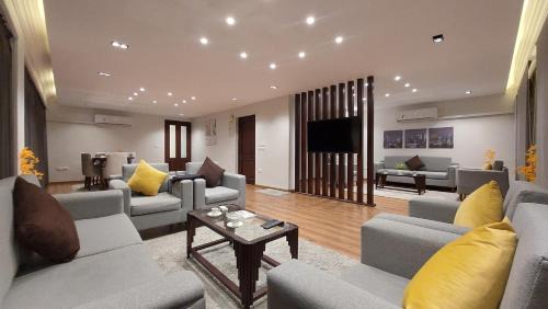 6th of October City Apartment | شقة مفروشة حديثة وواسعة 3 غرف