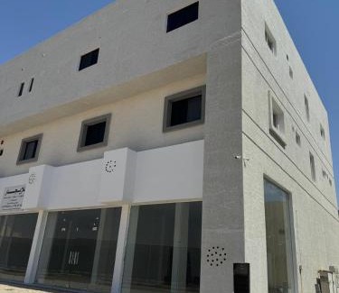 Sakaka Apartment | غرفة ببانيو مع صالة 9 من أرام ريزدنس by ARAM Residence