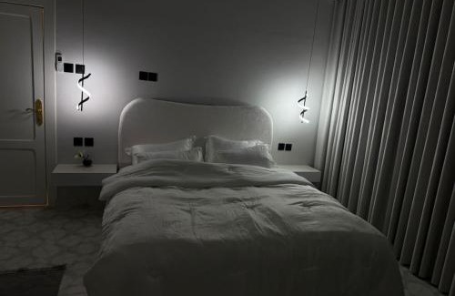 Sakaka Apartment | غرفة ببانيو مع صالة 9 من أرام ريزدنس by ARAM Residence