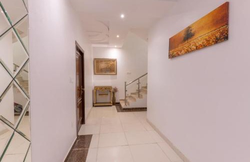 Al Kura Apartment | غرفة فندقية الصواري 2