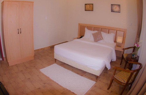 Corniche Hotel | فندق الاطلال