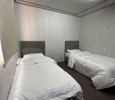 Western Province Ski Chalet | كوخ الملاذ الريفي MalathCottage