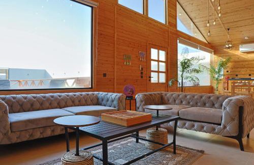 Dhahban Ski Chalet | منتجع سي فيو - sea view cottages
