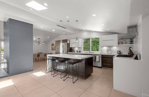 Woodland Hills House | ৎ୭ Hillside Modern Retreat ৎ୭W/pool,BBQ& MORE