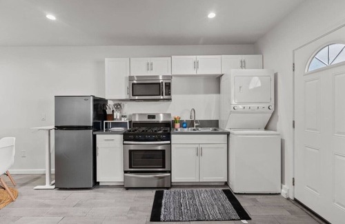 Valley Village House | ৎ୭ Vibrant and Cheerful Valley Village Abode ৎ୭