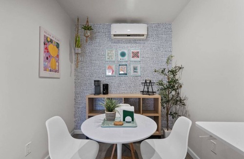 Valley Village House | ৎ୭ Vibrant and Cheerful Valley Village Abode ৎ୭