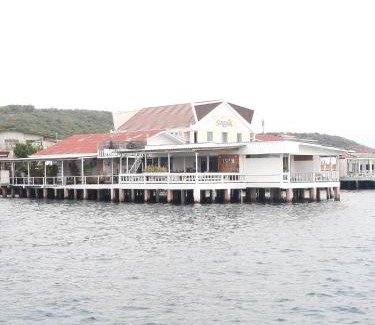 Koh Lan Bed & Breakfast | บ้านฟ้าใส รีสอร์ท เกาะล้าน