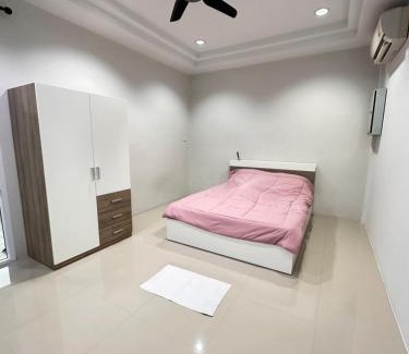 Hat Yai Villa | ประกายทอง พูลวิลล่า