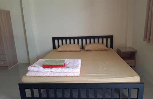 Bang Sare Apartment | รุ่งเรืองอพาร์ตเม้นท์ Rungruang Apartment