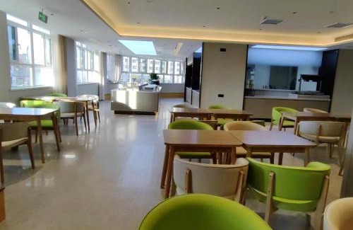 Korla Hotel | 万信至格酒店库尔勒二师医院新四中店